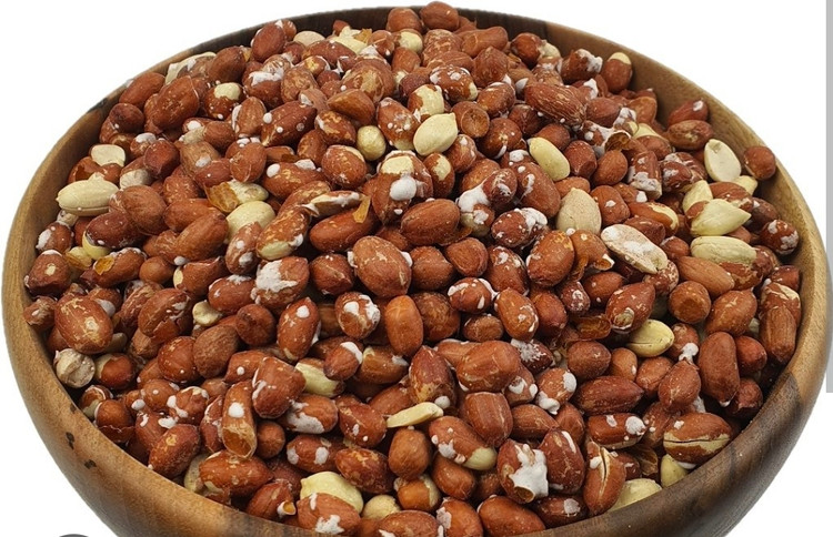 بادام زمینی نمکی